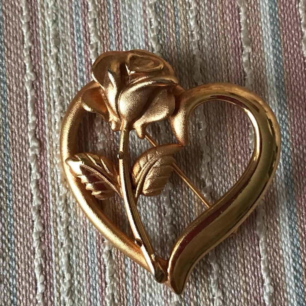 Vintage signed RDC gold tone heart and rose pin Valentine’s pin brooch